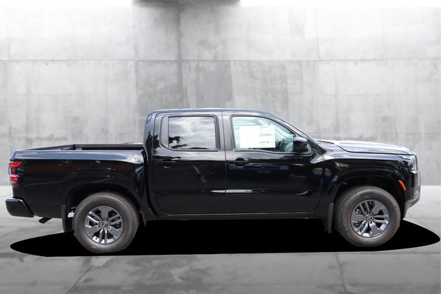 Nissan Frontier Vehicle Full-screen Gallery Image 5