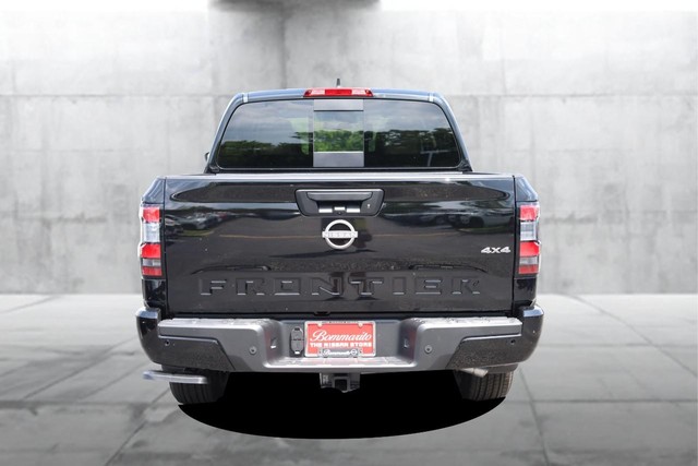 Nissan Frontier Vehicle Full-screen Gallery Image 6