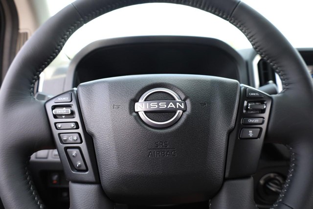 Nissan Frontier Vehicle Full-screen Gallery Image 8