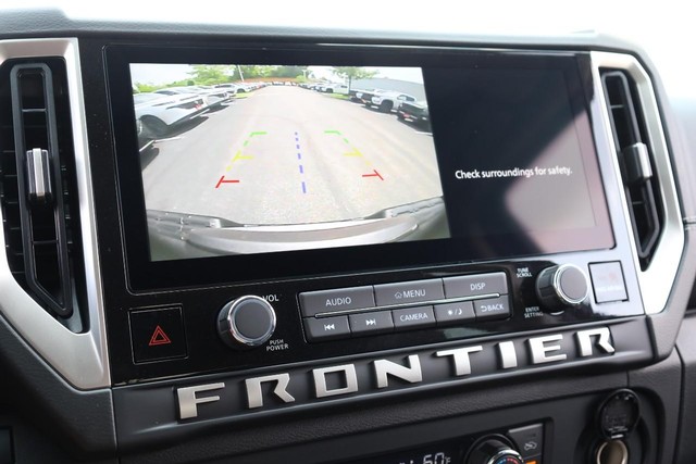 Nissan Frontier Vehicle Full-screen Gallery Image 11
