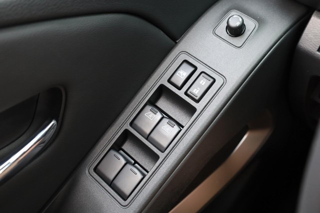 Nissan Frontier Vehicle Full-screen Gallery Image 17