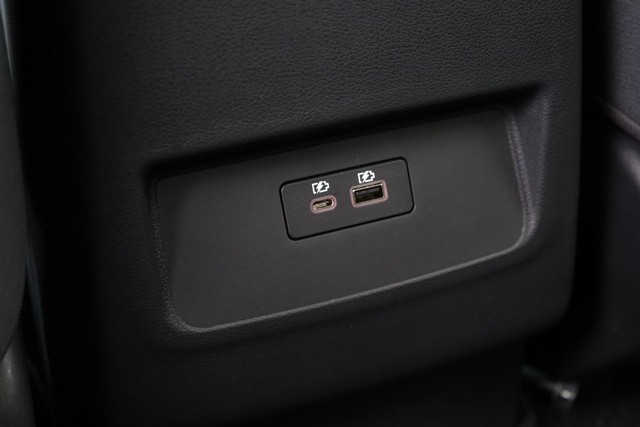Nissan Frontier Vehicle Full-screen Gallery Image 22