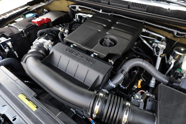 Nissan Frontier Vehicle Full-screen Gallery Image 26