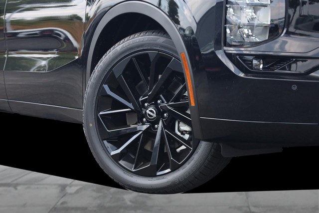 Nissan Rogue Plug-In Hybrid Vehicle Full-screen Gallery Image 3