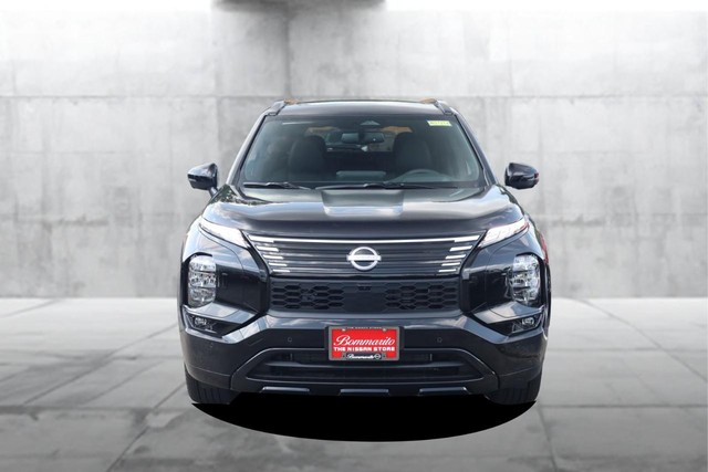 Nissan Rogue Plug-In Hybrid Vehicle Full-screen Gallery Image 4