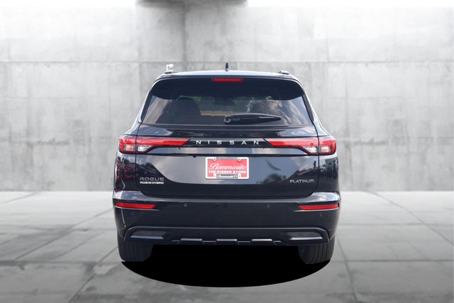 Nissan Rogue Plug-In Hybrid Vehicle Full-screen Gallery Image 6