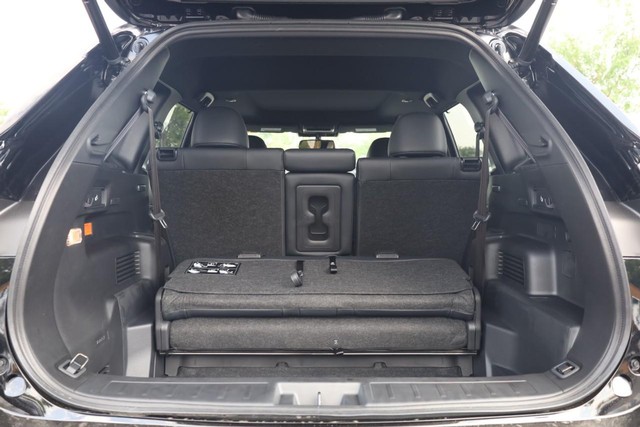 Nissan Rogue Plug-In Hybrid Vehicle Full-screen Gallery Image 8
