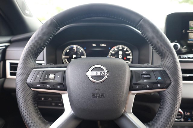 Nissan Rogue Plug-In Hybrid Vehicle Full-screen Gallery Image 10
