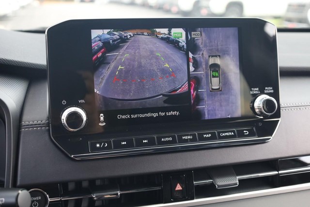 Nissan Rogue Plug-In Hybrid Vehicle Full-screen Gallery Image 13