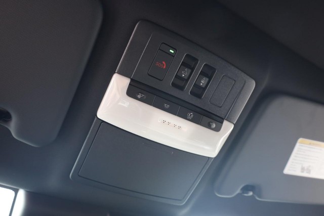 Nissan Rogue Plug-In Hybrid Vehicle Full-screen Gallery Image 17