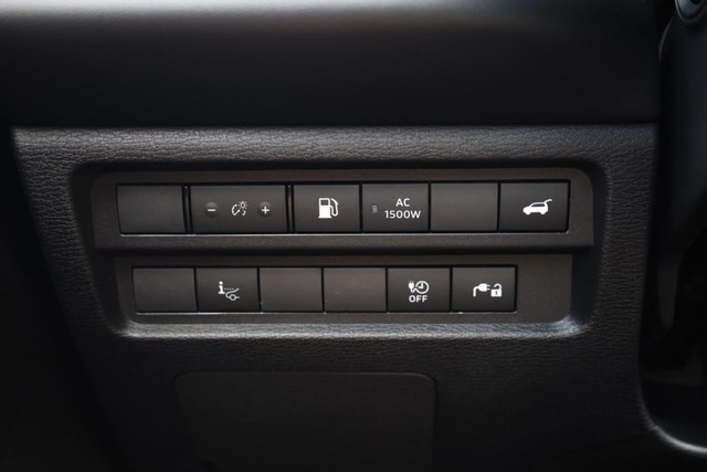 Nissan Rogue Plug-In Hybrid Vehicle Full-screen Gallery Image 19