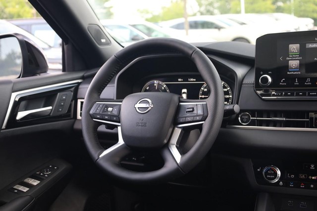 Nissan Rogue Plug-In Hybrid Vehicle Full-screen Gallery Image 24