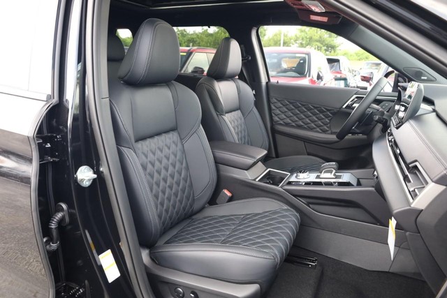 Nissan Rogue Plug-In Hybrid Vehicle Full-screen Gallery Image 25