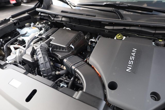 Nissan Rogue Plug-In Hybrid Vehicle Full-screen Gallery Image 26