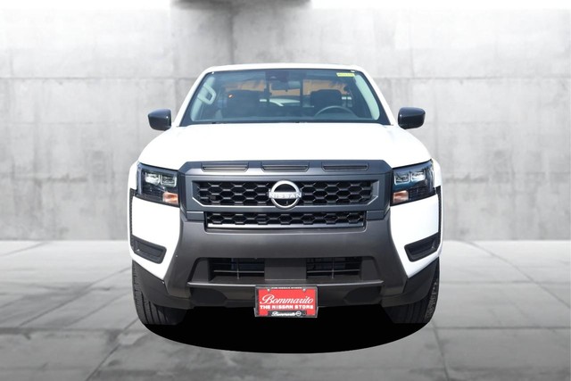 Nissan Frontier Vehicle Full-screen Gallery Image 4