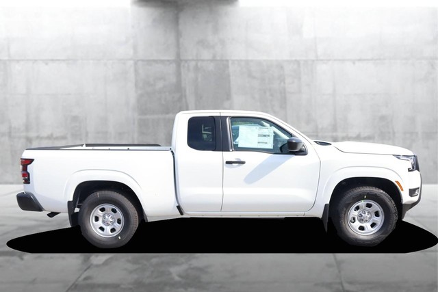 Nissan Frontier Vehicle Full-screen Gallery Image 5