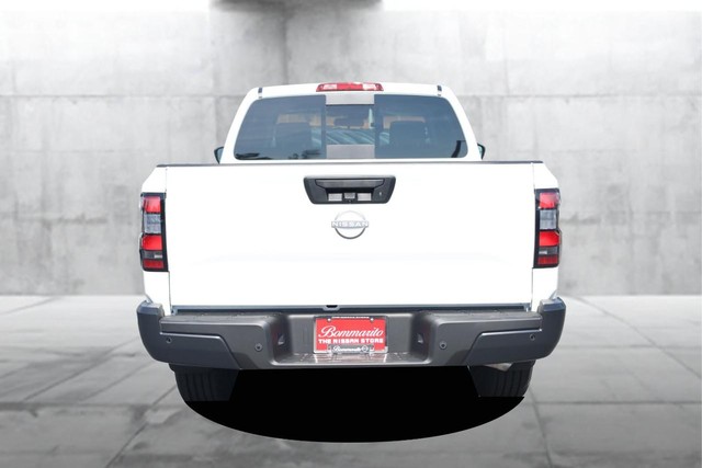 Nissan Frontier Vehicle Full-screen Gallery Image 6