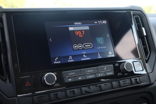 Nissan Frontier Vehicle Full-screen Gallery Image 10