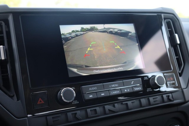 Nissan Frontier Vehicle Full-screen Gallery Image 11