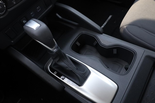Nissan Frontier Vehicle Full-screen Gallery Image 14