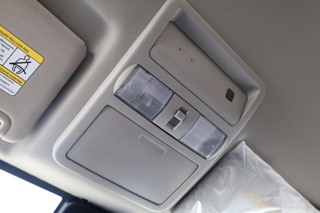 Nissan Frontier Vehicle Full-screen Gallery Image 15