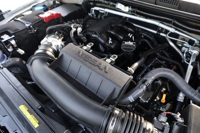 Nissan Frontier Vehicle Full-screen Gallery Image 23