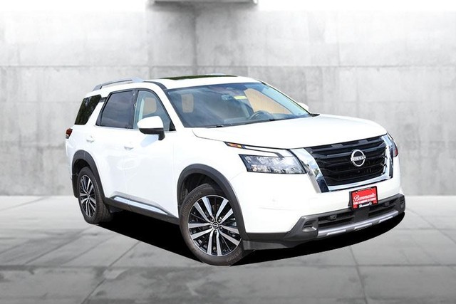 Nissan Pathfinder Vehicle Image 02