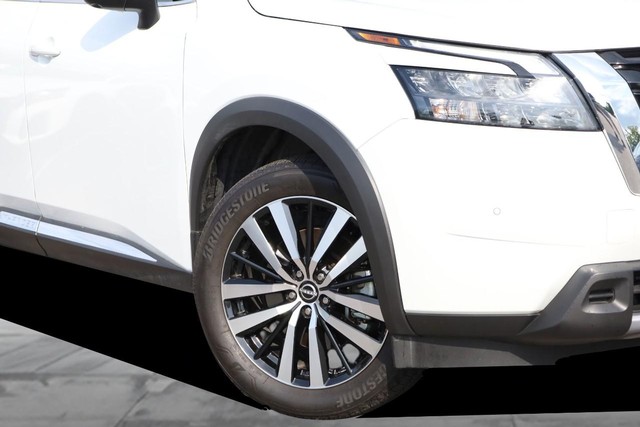 Nissan Pathfinder Vehicle Image 03