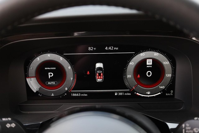 Nissan Pathfinder Vehicle Image 14