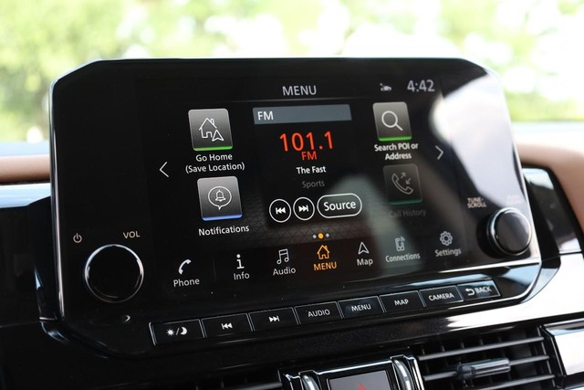 Nissan Pathfinder Vehicle Image 15