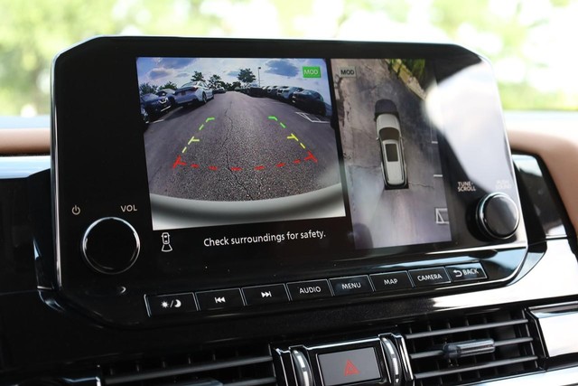 Nissan Pathfinder Vehicle Image 17