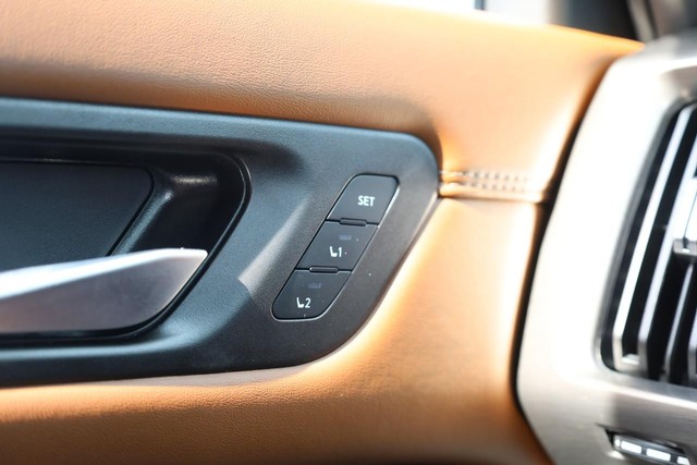 Nissan Pathfinder Vehicle Image 23