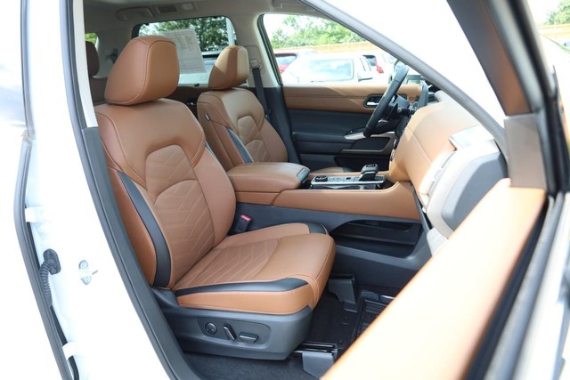 Nissan Pathfinder Vehicle Image 32
