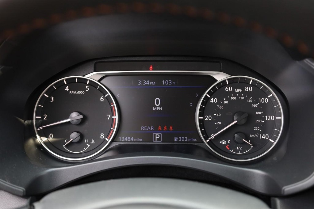Nissan Altima Vehicle Full-screen Gallery Image 11