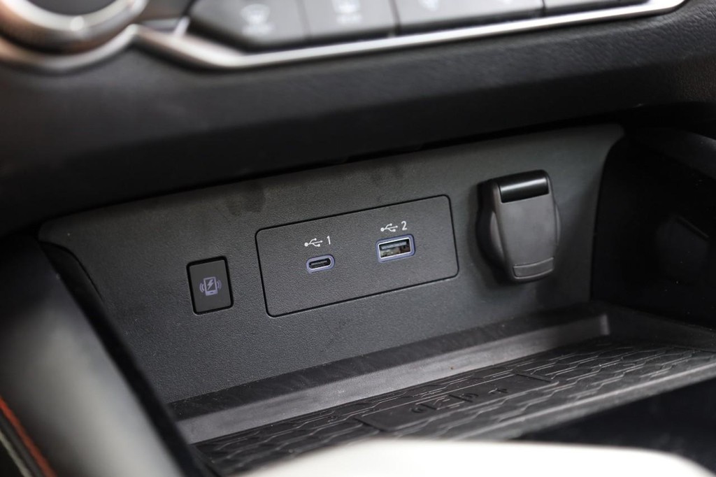 Nissan Altima Vehicle Full-screen Gallery Image 15