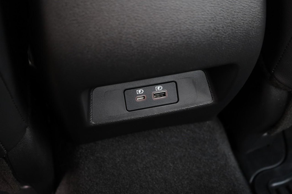 Nissan Altima Vehicle Full-screen Gallery Image 21