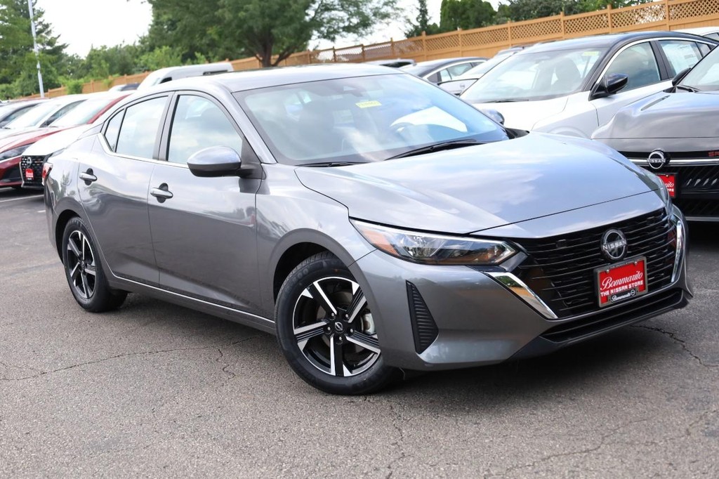 Nissan Sentra Vehicle Full-screen Gallery Image 2