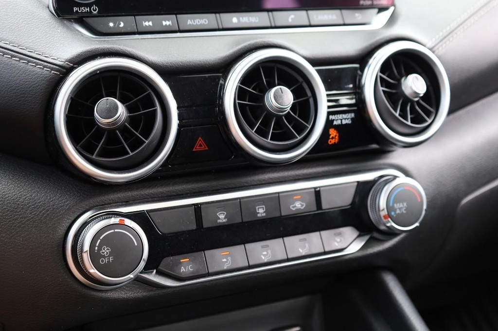 Nissan Sentra Vehicle Full-screen Gallery Image 12