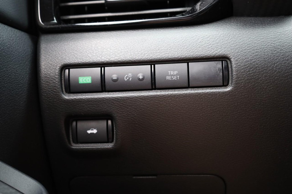 Nissan Sentra Vehicle Full-screen Gallery Image 17