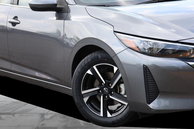 Nissan Sentra Vehicle Image 03