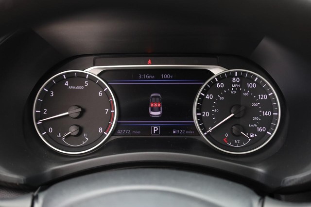 Nissan Sentra Vehicle Image 09
