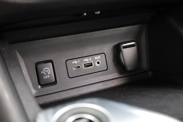 Nissan Sentra Vehicle Image 13