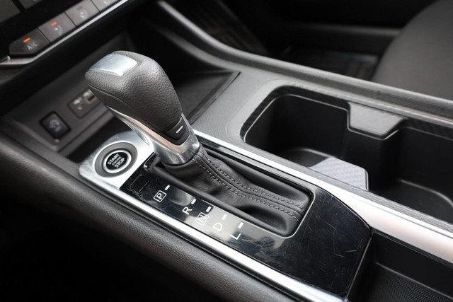 Nissan Sentra Vehicle Image 14