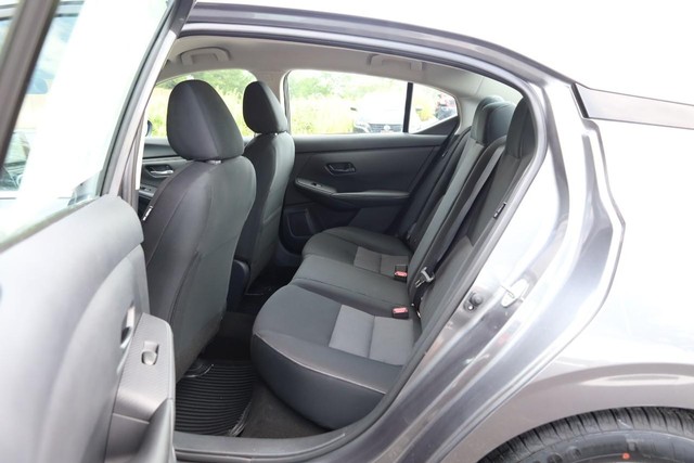 Nissan Sentra Vehicle Image 18