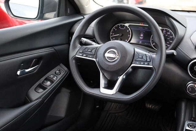 Nissan Sentra Vehicle Image 21