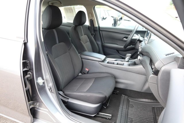 Nissan Sentra Vehicle Image 22