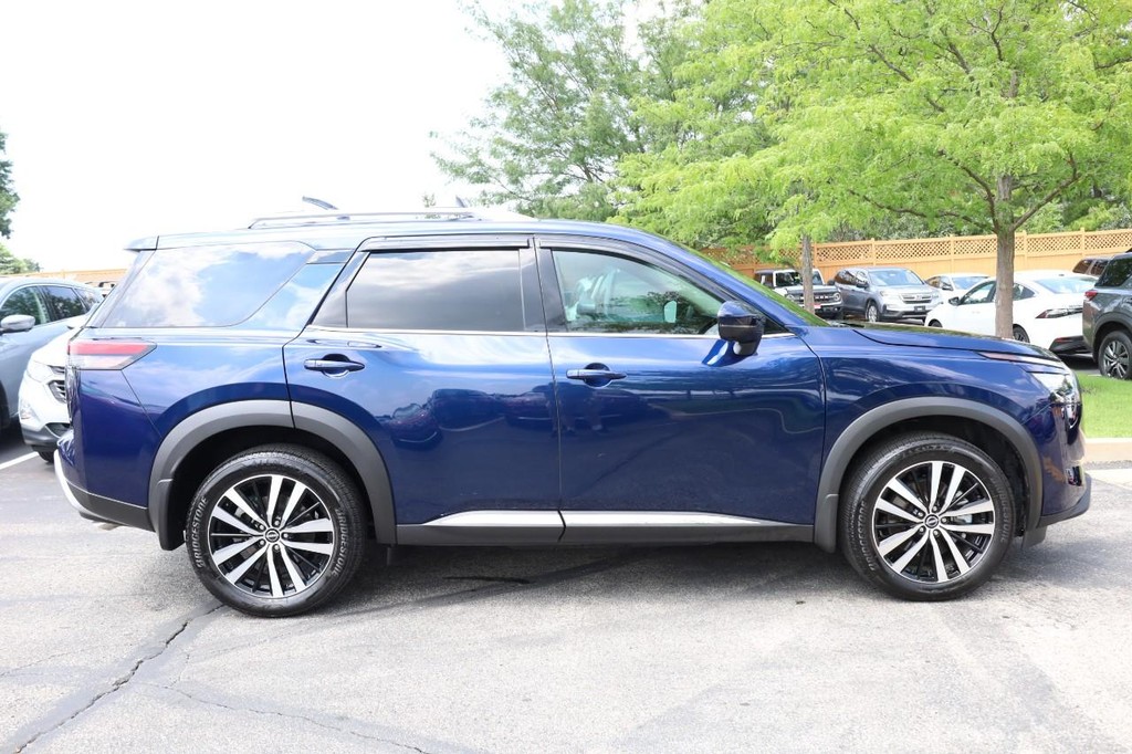 Nissan Pathfinder Vehicle Full-screen Gallery Image 5
