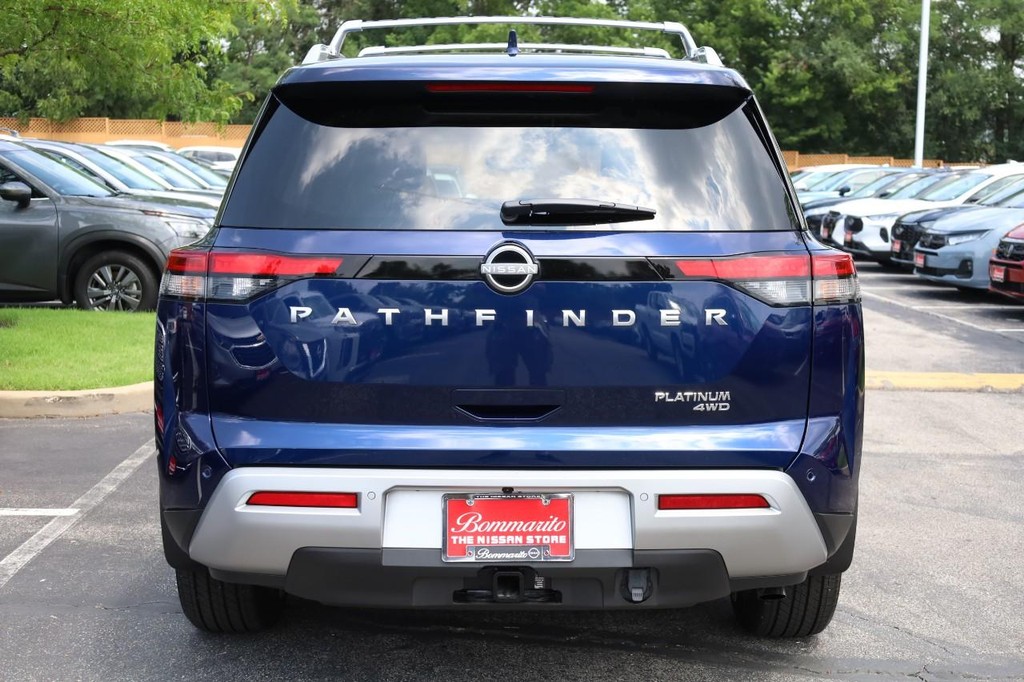 Nissan Pathfinder Vehicle Full-screen Gallery Image 6