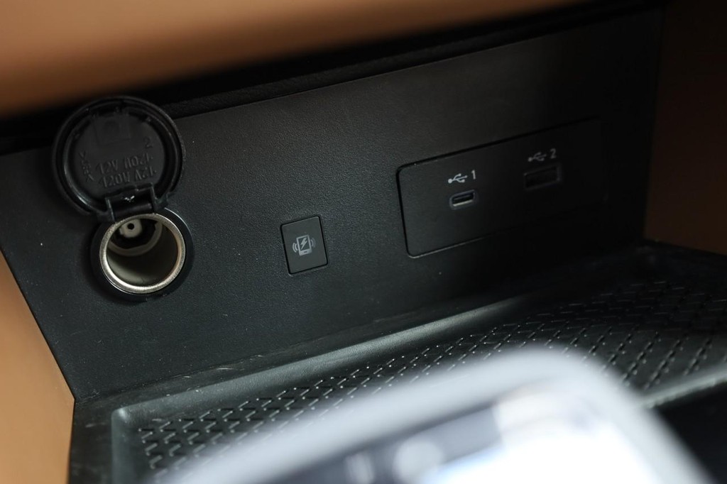 Nissan Pathfinder Vehicle Full-screen Gallery Image 19
