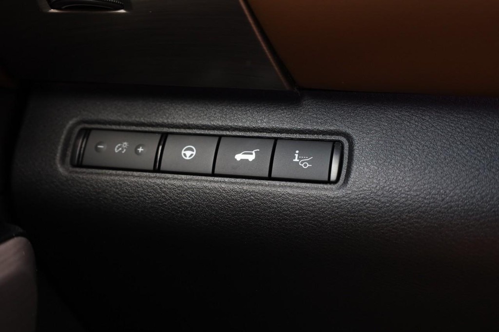 Nissan Pathfinder Vehicle Full-screen Gallery Image 24